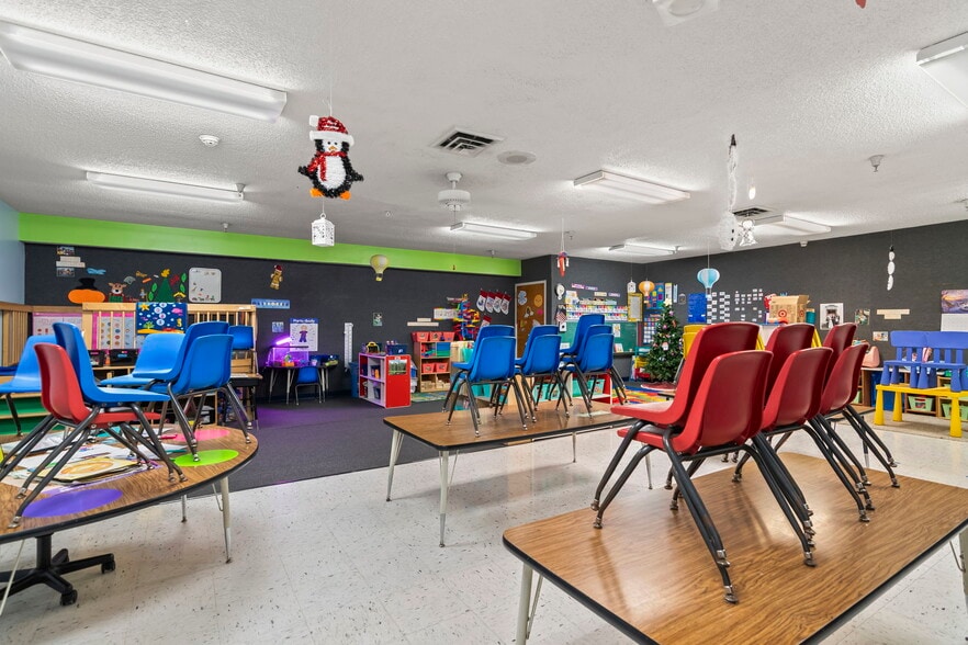 805 Chatham Rd, Springfield, IL for sale - Interior Photo - Image 3 of 37