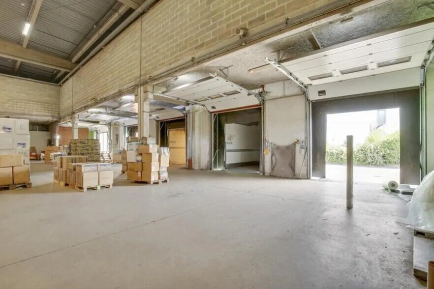 Industrial in Goussainville for sale - Building Photo - Image 2 of 6