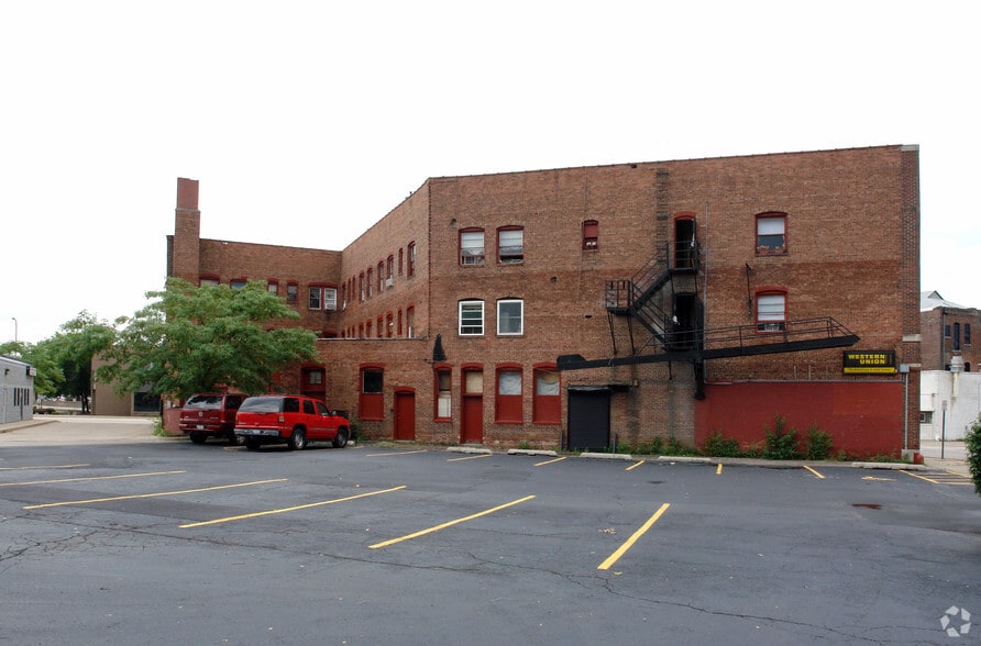 701 Main St, Peoria, IL for lease - Building Photo - Image 3 of 3