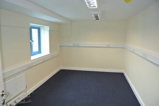 Dalmeyer Rd, London for lease Interior Photo- Image 1 of 11