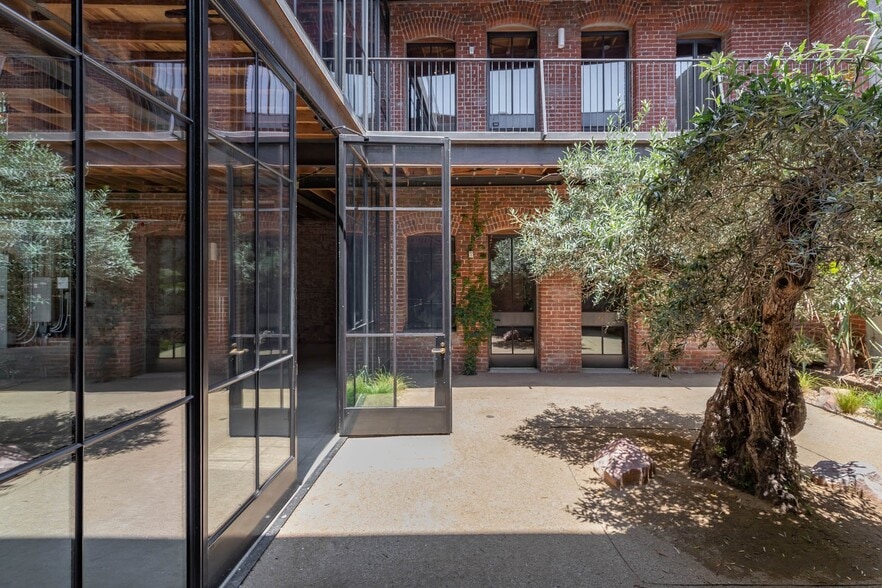 646-654 N Spring St, Los Angeles, CA for sale - Building Photo - Image 2 of 12