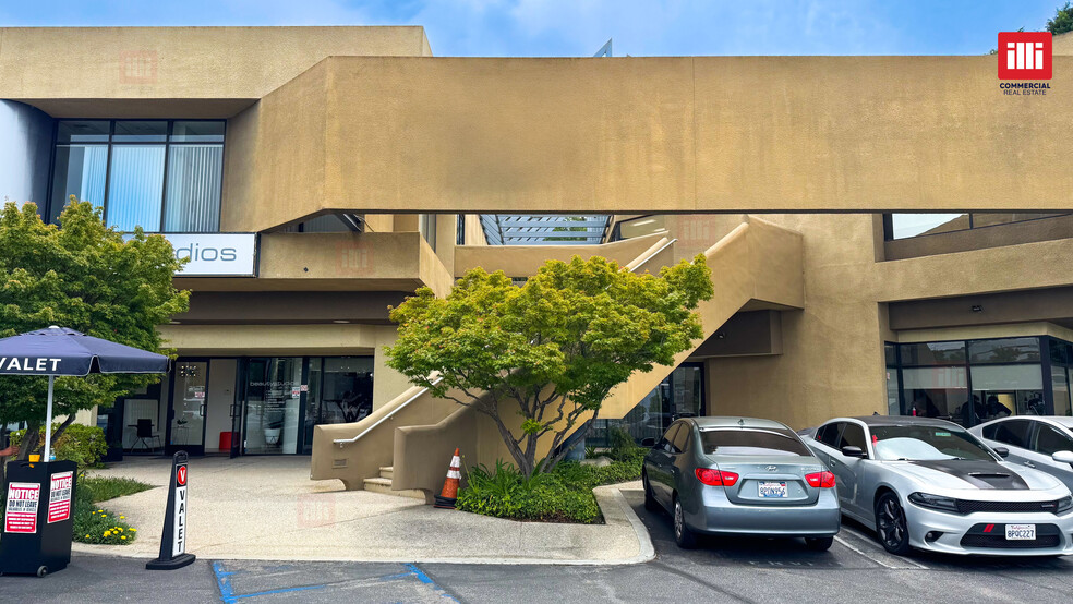 20640-20668 Ventura Blvd, Woodland Hills, CA for lease - Building Photo - Image 2 of 8
