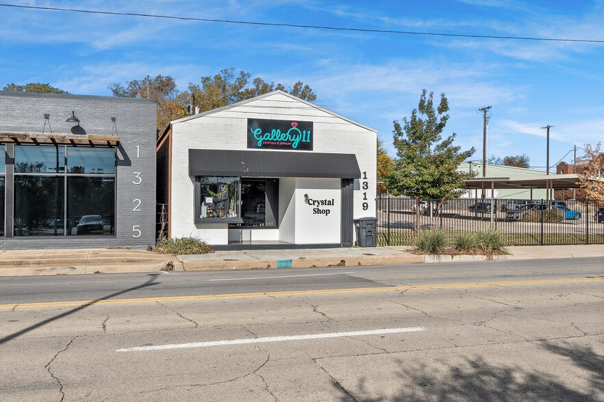 1319 Austin Ave, Waco, TX for lease - Building Photo - Image 1 of 6