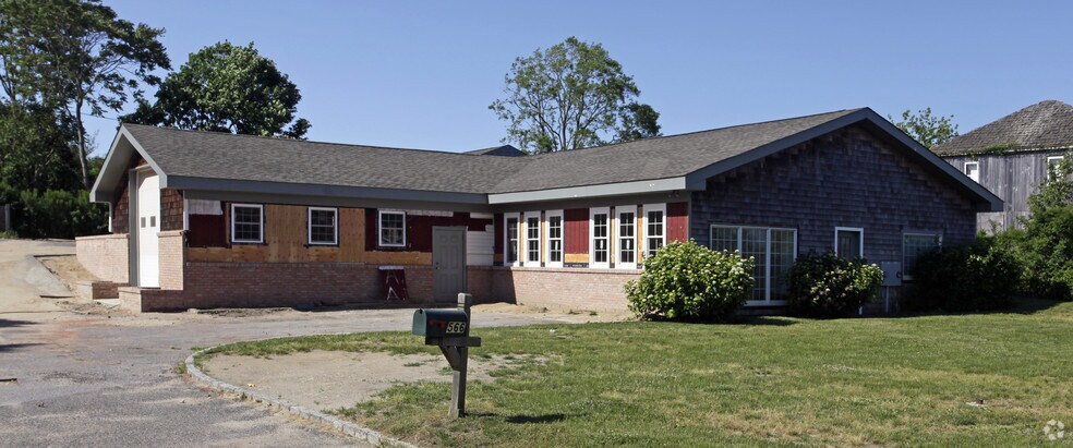 566 County Road 39, Southampton, NY for sale - Primary Photo - Image 1 of 1