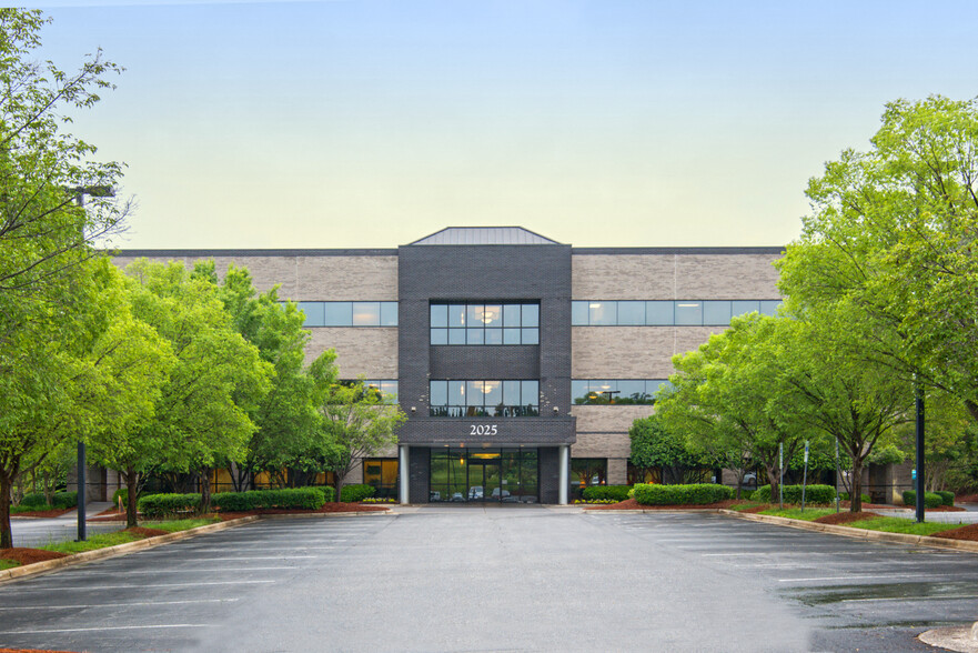 2025 Frontis Plaza Blvd, Winston-Salem, NC for lease - Building Photo - Image 1 of 11