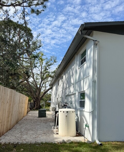 2739 Grand Cayman St, Sarasota, FL for sale - Building Photo - Image 3 of 13