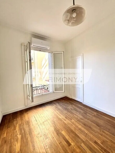 Office in Marseille for lease - Interior Photo - Image 3 of 6