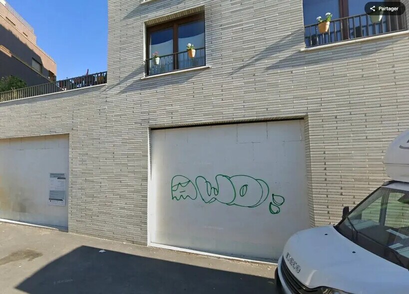 Retail in Montreuil for lease - Building Photo - Image 1 of 4