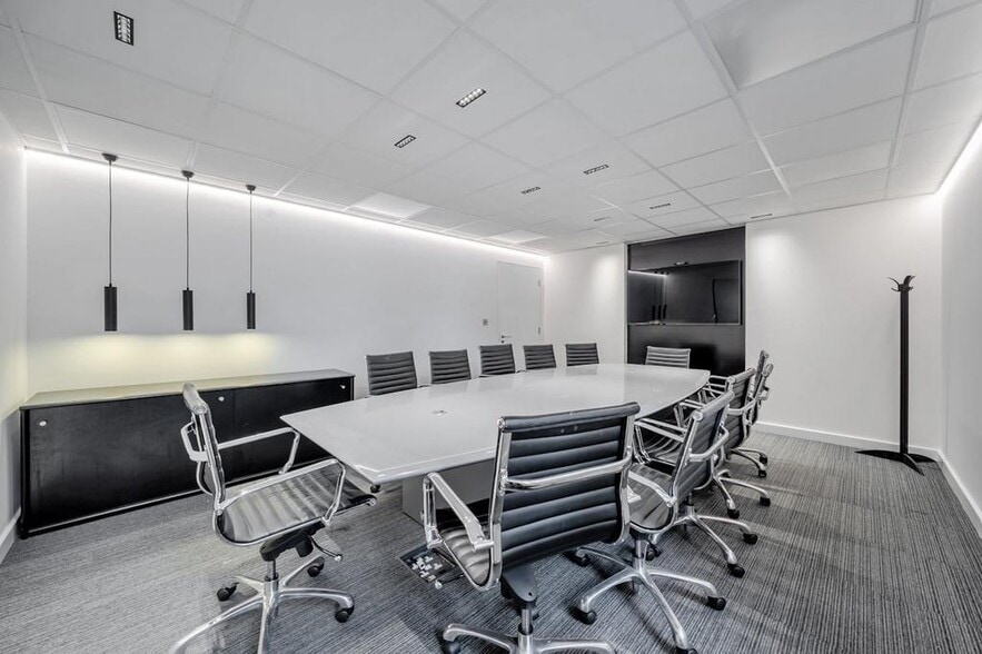 31-33 High Holborn, London for lease - Building Photo - Image 3 of 26