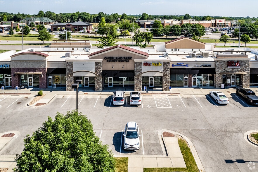 135th St, Overland Park, KS for lease - Building Photo - Image 2 of 5