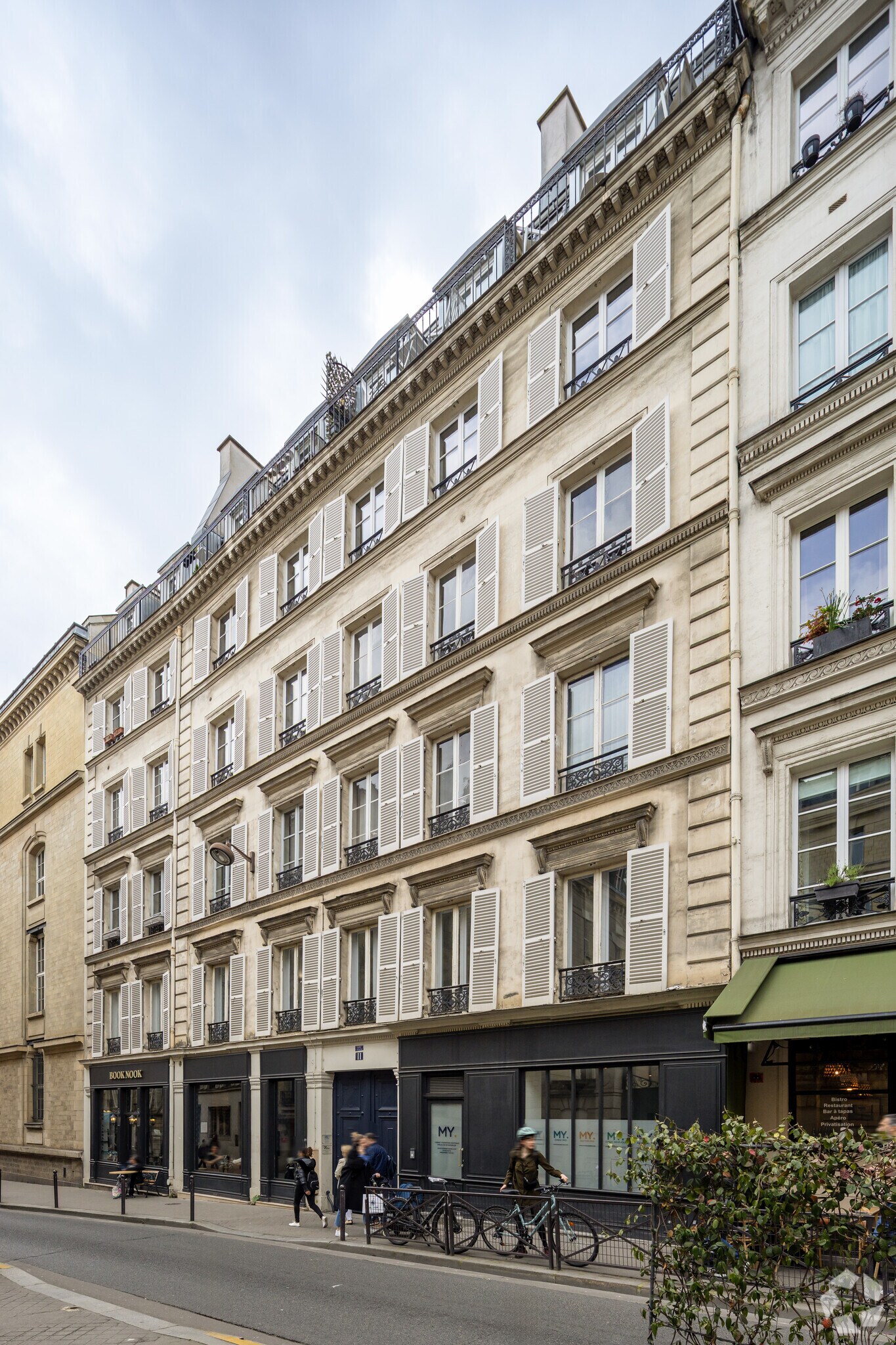 11 Rue Blanche, Paris for sale Primary Photo- Image 1 of 2