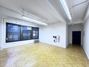 147 W 35th St, New York, NY for lease Interior Photo- Image 2 of 6