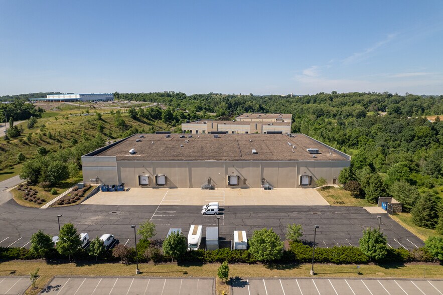 3000 McClaren Woods Dr, Coraopolis, PA for lease - Building Photo - Image 3 of 5