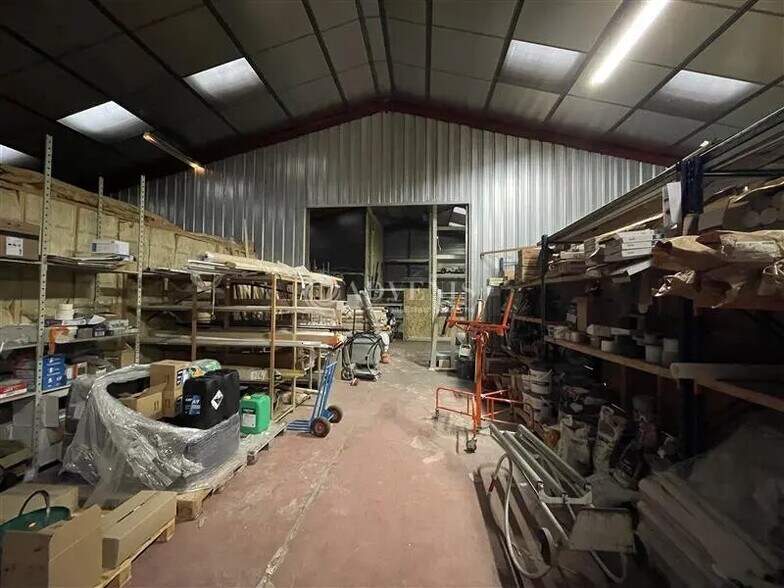 Flex in Gradignan for lease - Interior Photo - Image 3 of 9