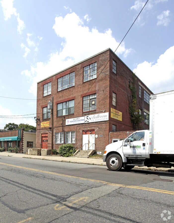 217 California St, Newton, MA 02458