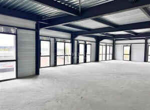 Office in Limas for lease Interior Photo- Image 1 of 8