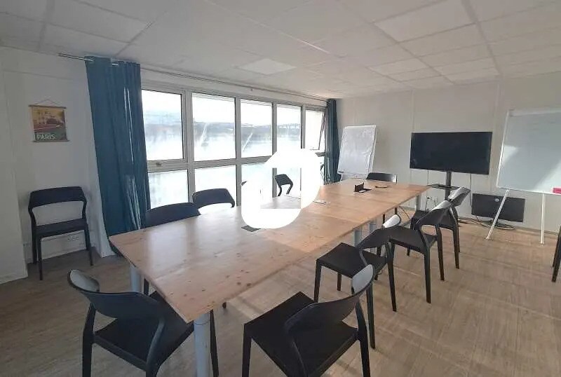 Office in Bordeaux for lease - Interior Photo - Image 2 of 9