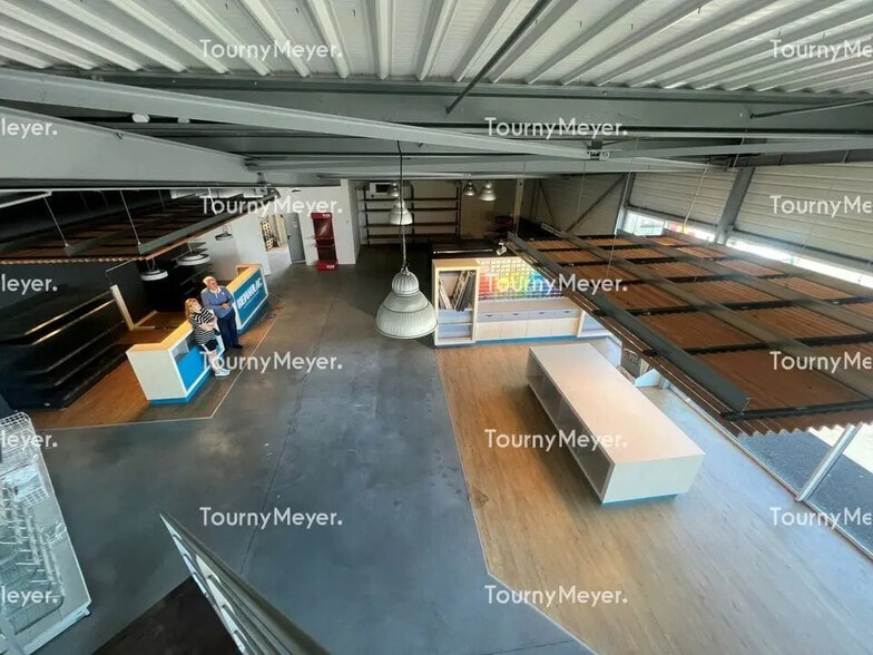 Retail in Lons for lease - Interior Photo - Image 3 of 4