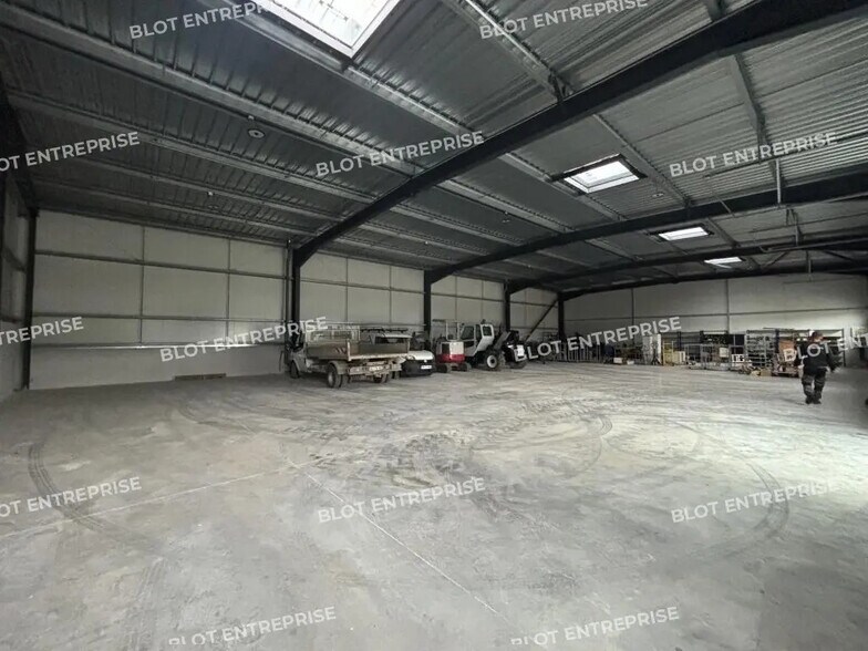 Flex in Kervignac for lease - Building Photo - Image 3 of 5