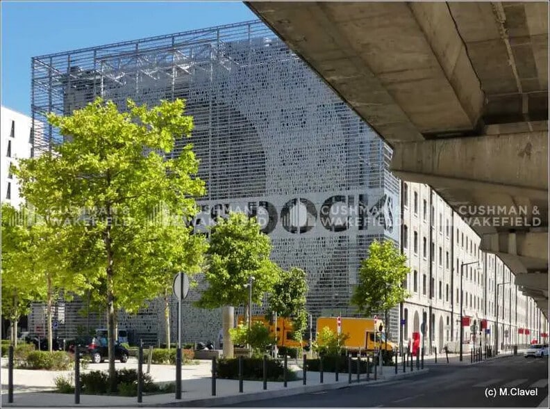 10 Place De La Joliette, Marseille for lease - Building Photo - Image 2 of 48