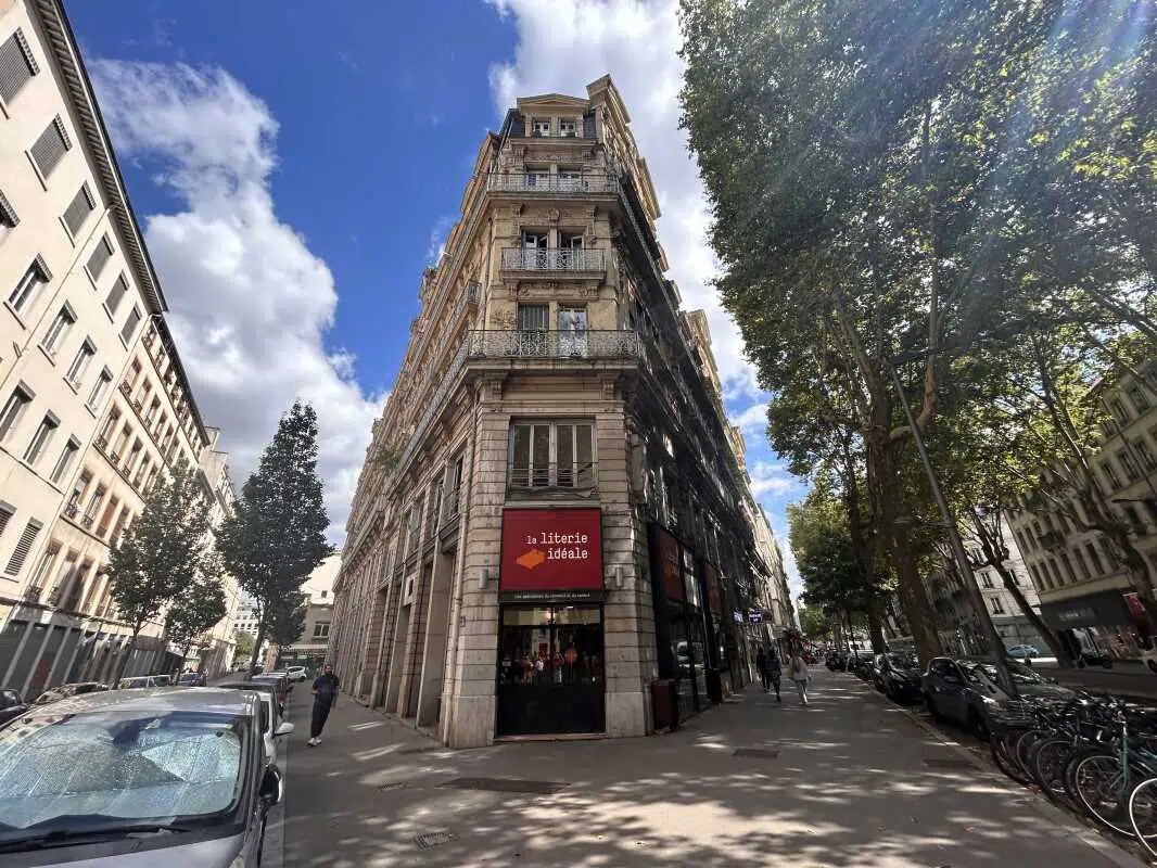 Office in Lyon for sale Building Photo- Image 1 of 24