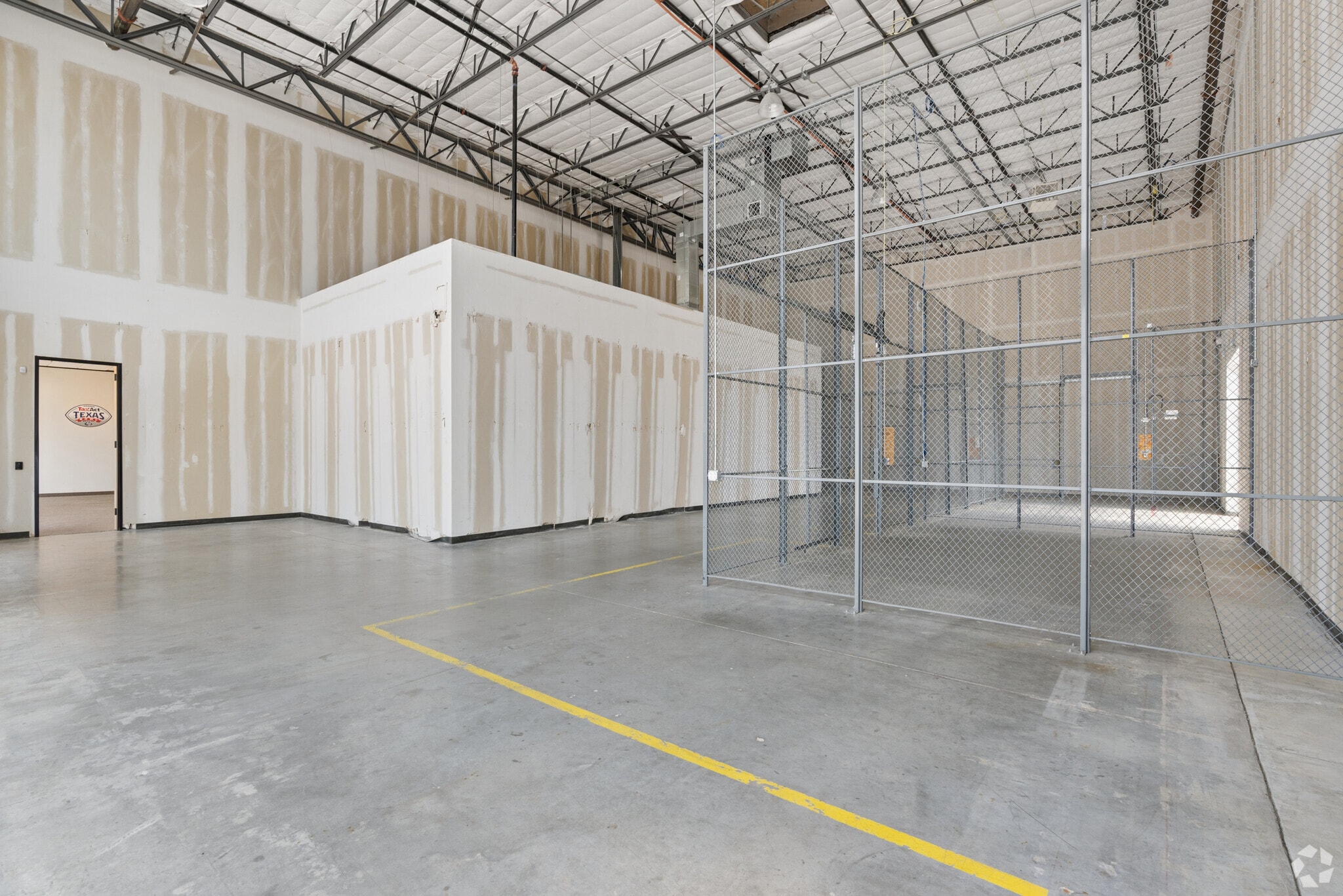 9220 Kirby Dr, Houston, TX for lease Interior Photo- Image 1 of 5