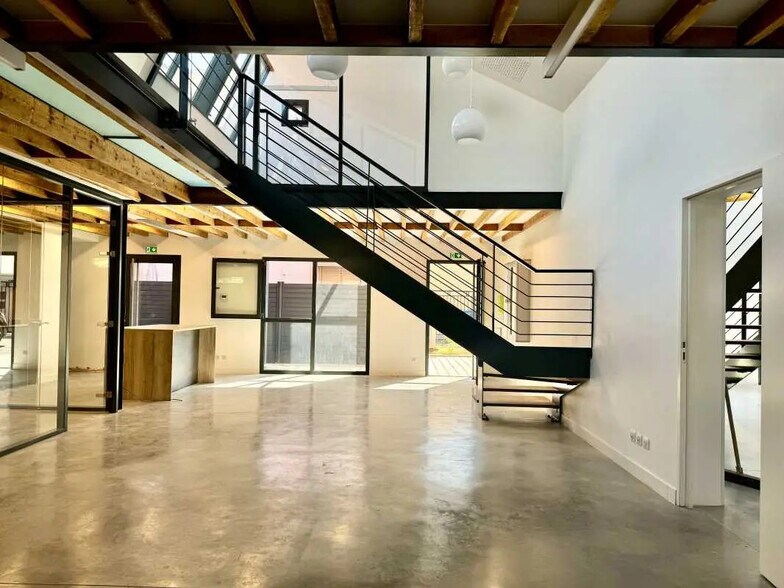 Office in Lyon for lease - Interior Photo - Image 3 of 13