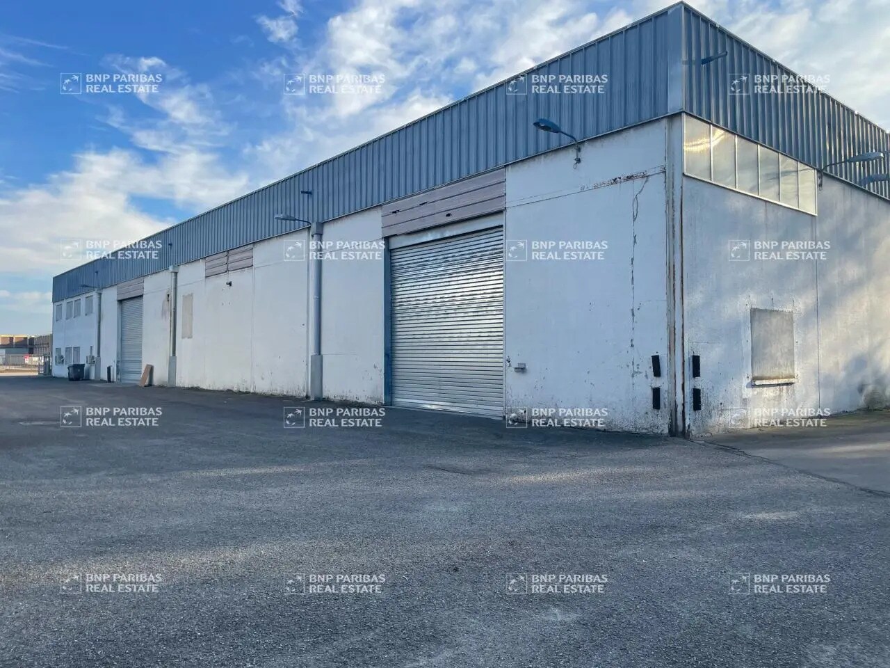Flex in Vaulx-en-Velin for lease Building Photo- Image 1 of 5