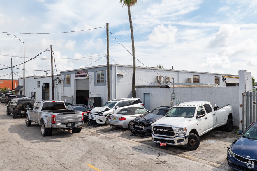 4305-4325 E 11th Ave, Hialeah, FL for sale - Building Photo - Image 1 of 22