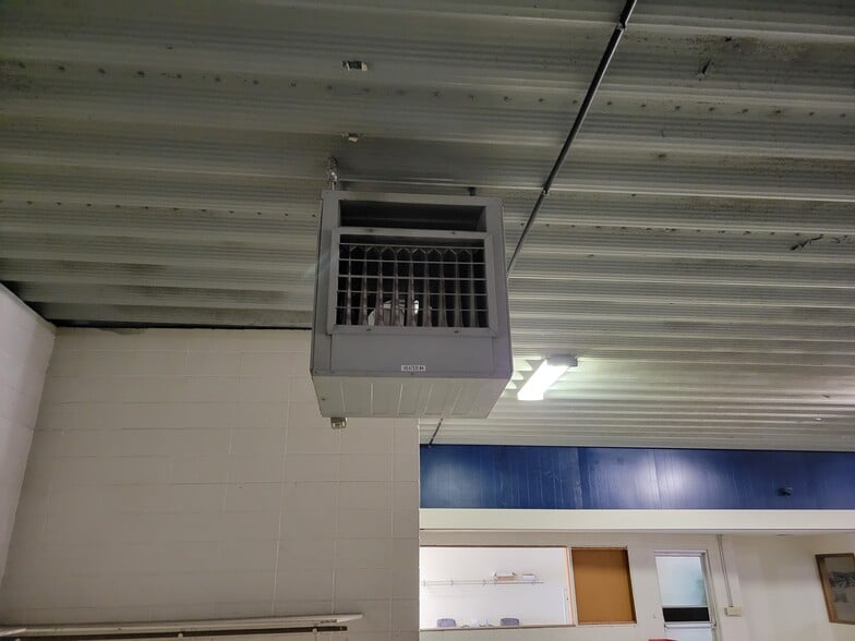 2485 E Highway 163, Pella, IA for lease - Building Photo - Image 2 of 4