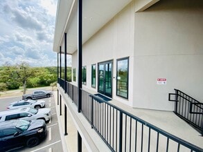 1878 Herbelin Rd, New Braunfels, TX for sale Interior Photo- Image 1 of 20