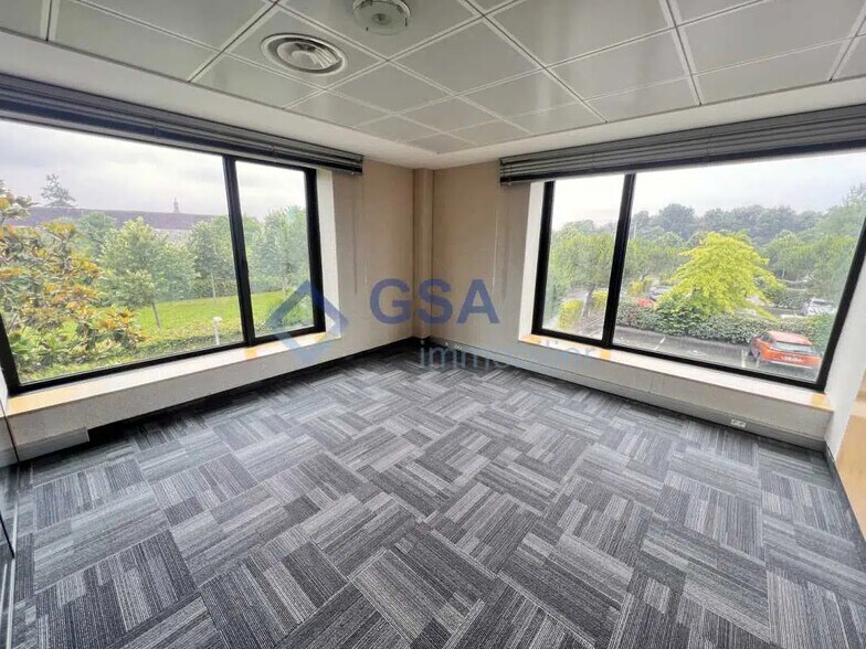 Office in Lieusaint for lease - Interior Photo - Image 3 of 8