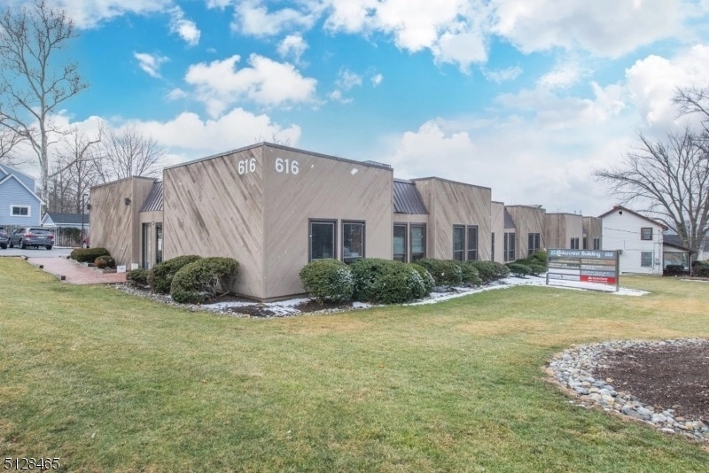 616 Bloomfield Ave, West Caldwell, NJ for sale - Primary Photo - Image 2 of 7