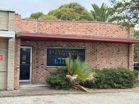 346-354 S Houston St, Aransas Pass TX - Live-Work Space