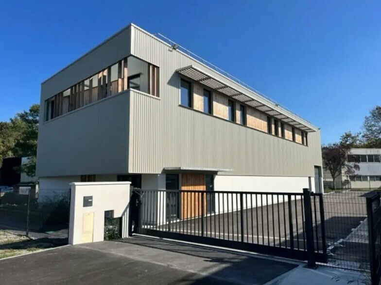 Flex in Gradignan for lease - Building Photo - Image 2 of 4