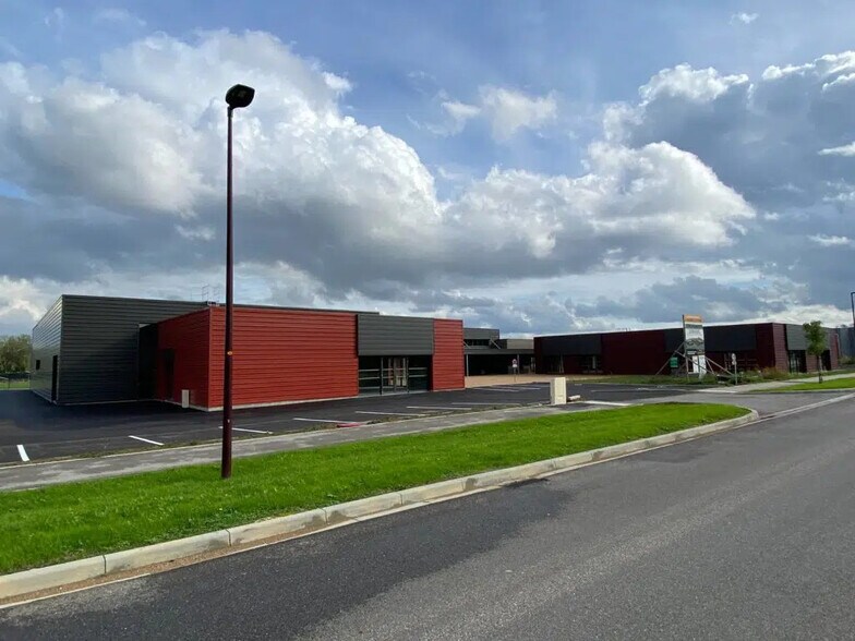 Flex in Sennecey-le-Grand for sale - Building Photo - Image 2 of 7