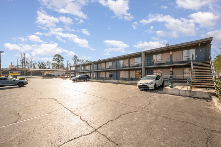 325 US Highway 70 SW, Hickory, NC for sale - Building Photo - Image 2 of 14