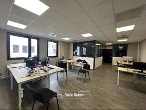 Flex in Genas for lease Interior Photo- Image 2 of 5