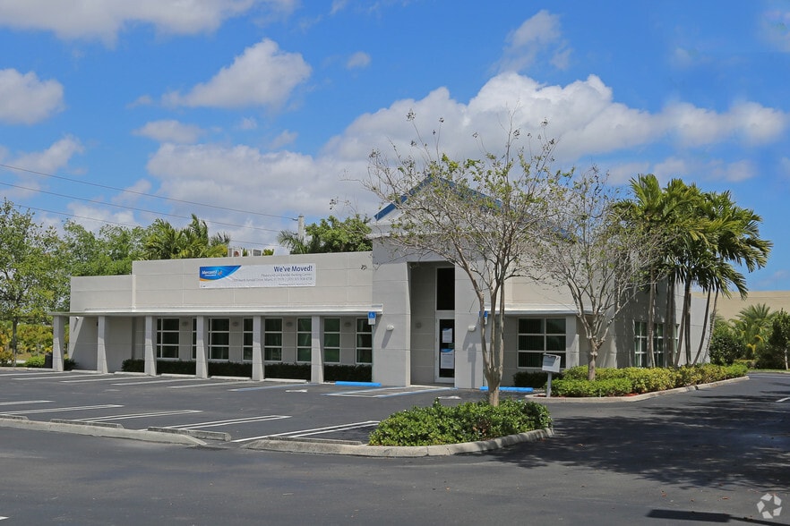 13650 SW 131st St, Miami, FL for lease - Primary Photo - Image 1 of 4