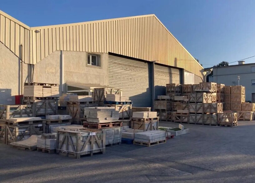 Office in Six-Fours-les-Plages for lease - Building Photo - Image 1 of 10