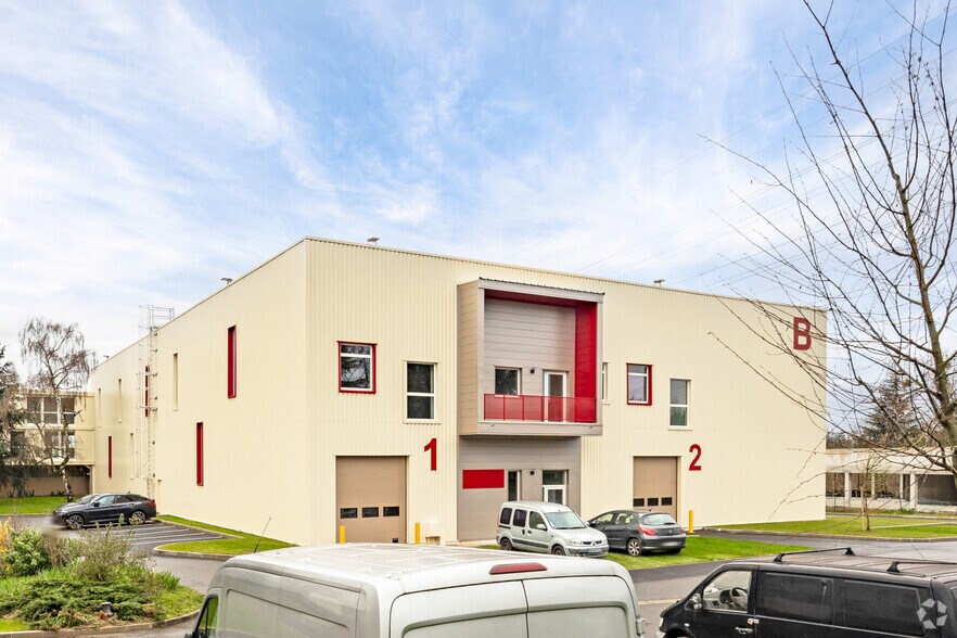 Flex in Pontoise for lease - Building Photo - Image 2 of 2