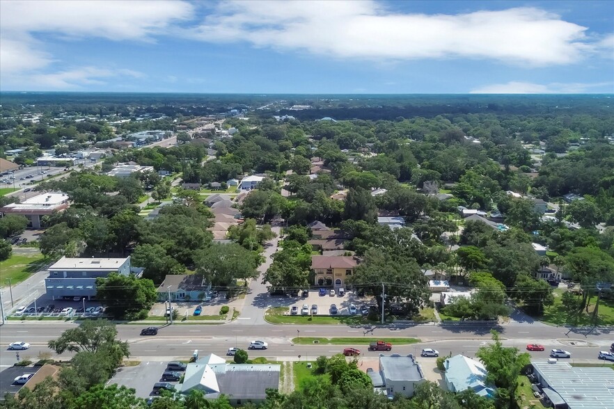 4001 Swift Rd, Sarasota, FL for sale - Building Photo - Image 3 of 35