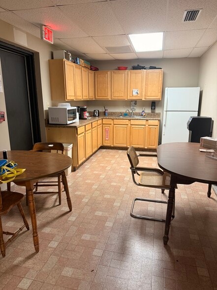 1611 Jaydell Cir, Tallahassee, FL for sale - Building Photo - Image 2 of 7