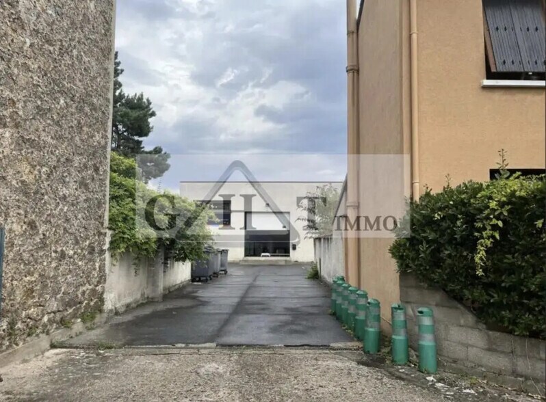 Flex in Colombes for lease - Building Photo - Image 2 of 3