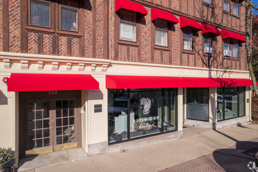 715-725 Elm St, Winnetka, IL for lease - Building Photo - Image 2 of 5