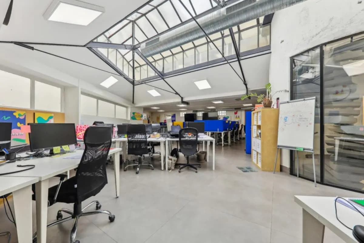 Office in Paris for sale Building Photo- Image 1 of 15