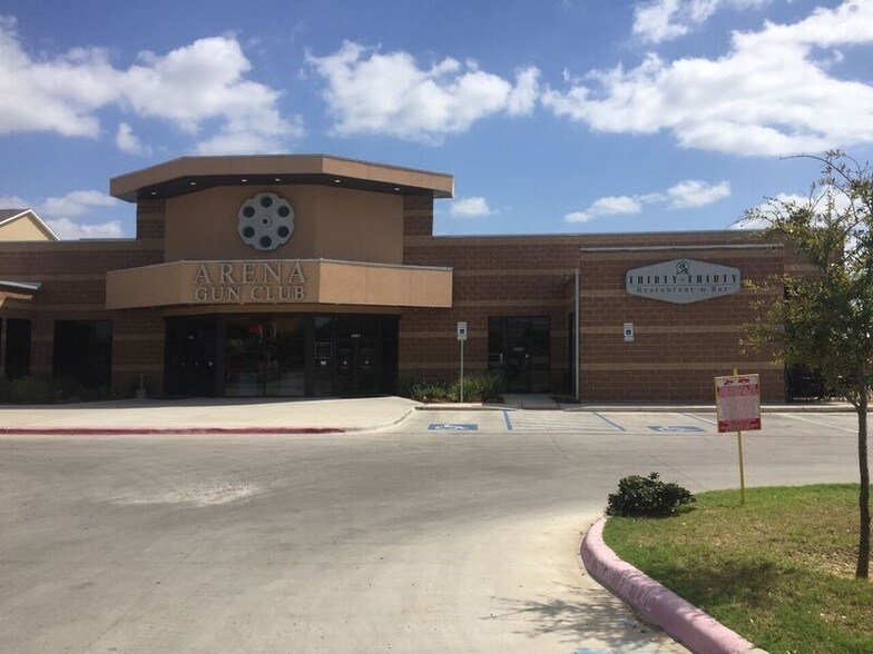 6501 Arena Blvd, Laredo, TX for sale - Primary Photo - Image 1 of 1