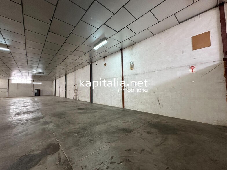 Industrial in València, Valencia for lease - Building Photo - Image 2 of 11