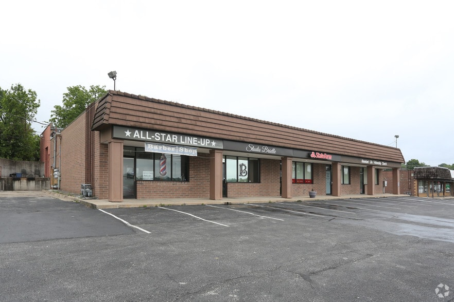 10901 Hickman Mills Dr, Kansas City, MO for lease - Building Photo - Image 2 of 10
