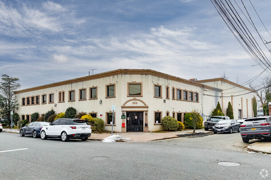 958 Church St, Baldwin, NY for lease - Primary Photo - Image 1 of 5